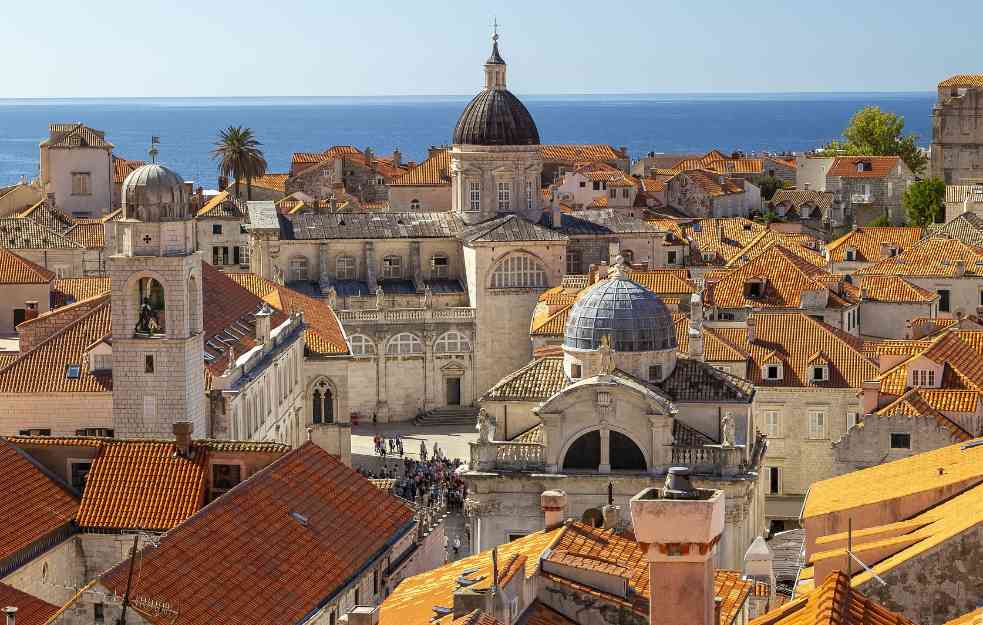 ČIJI JE OVO GRAD? Tri srpske crkve krase Dubrovnik!