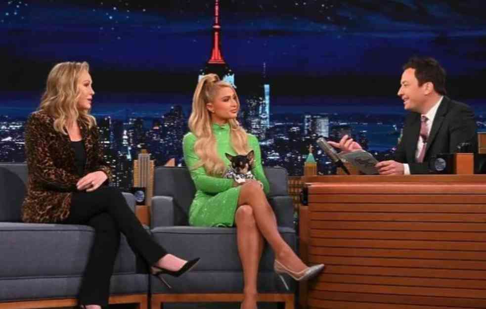 KAD VIŠE NE ZNAŠ GDE BIJEŠ! Paris Hilton izazvala pometnju u emisiji pa se nasmejala samoj sebi (VIDEO)