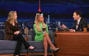 KAD VIŠE NE ZNAŠ GDE BIJEŠ! <span style='color:red;'><b>Paris Hilton</b></span> izazvala pometnju u emisiji pa se nasmejala samoj sebi (VIDEO)