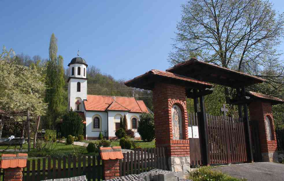 GORI MANASTIR SVETE TROJICE! Požar zahvatio konak svetinje, vatrogasci na terenu