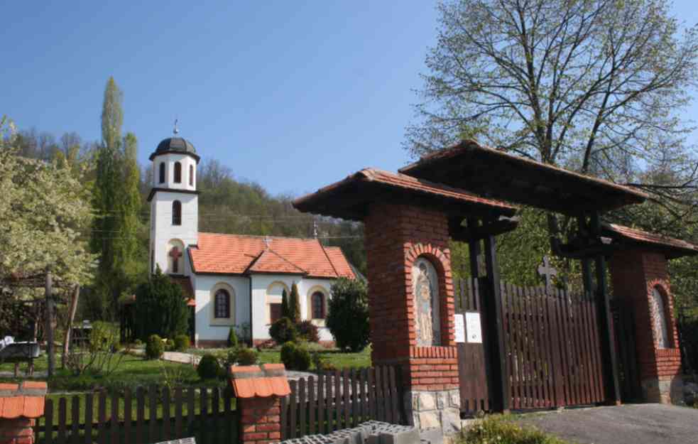 OSTALI SAMO GOLI ZIDOVI I ZGARIŠTE! Sa ljubavlju smo gradili konak osam godina, vatra potpuno uništila sprat i potkrovlje!