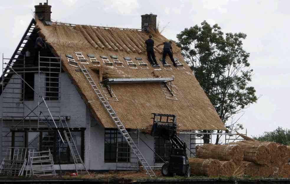 NJU VUK NIKADA NEĆE ODUVATI! Kuća od slame - niska cena izgradnje a energetski efikasnija