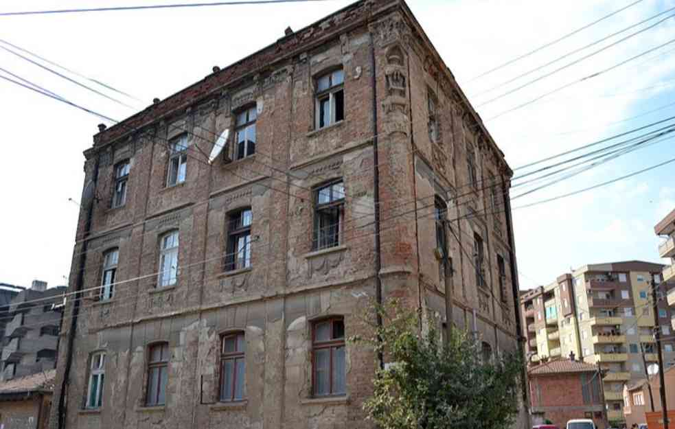 SKANDALOZNO! Sramni projekat UN na KiM: Obnavljaju kuću ozloglašenog naciste i zločinca (FOTO)