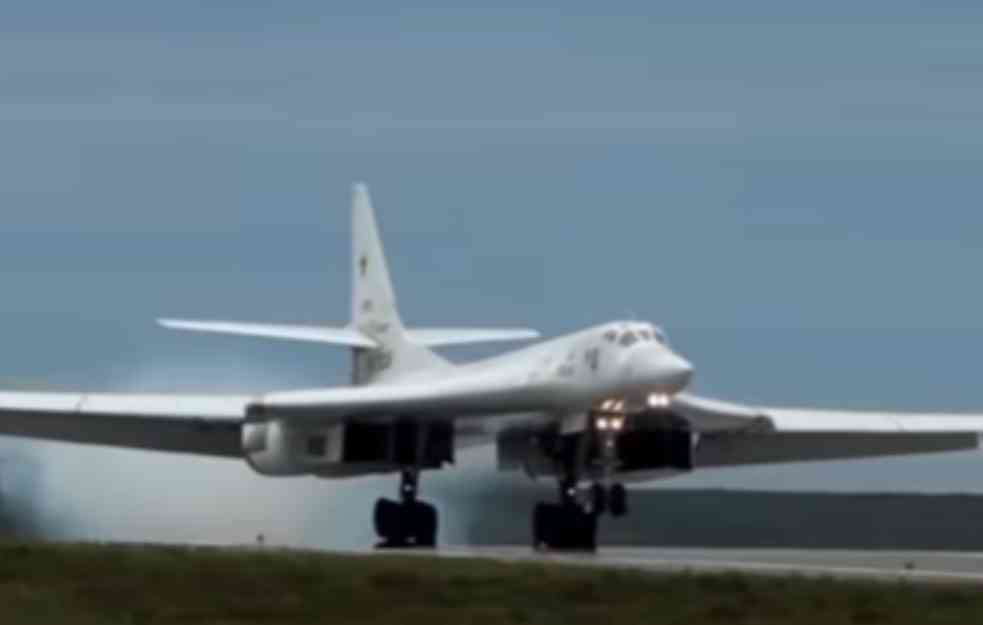 STIŽE RUSKI BOMBARDER: Prva letelica na svetu sa raketama za lansiranje unazad