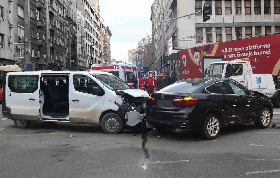 TEŽAK SUDAR KOD TERAZIJSKOG TUNELA: Pet osoba lakše povređeno!