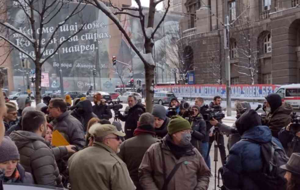 NOVI PROTEST ISPRED VLADE: Glasno protiv ustaškog zločina - OGLASI SE ANA BRNABIĆ! 