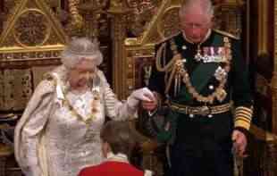 Princ Čarls ponovo ima koronu, strahuje se da je zarazio i kraljicu Elizabetu II (FOTO)