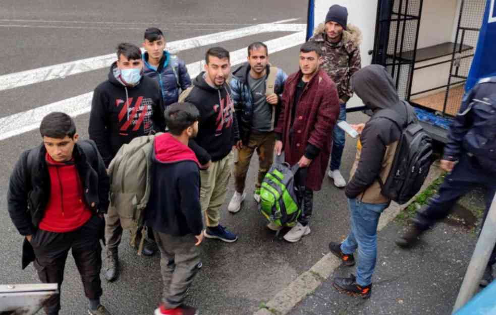 POSAO IM CVETA: Migranti za prelazak iz Crne Gore u Italiju plaćaju i do 5.000 evra, krijumčari zaradili oko DVA MILIONA