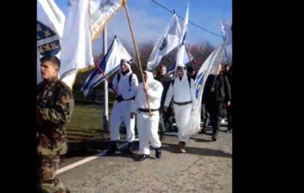 ALAHU AKBAR NADOMAK SRBIJE! Muškarci, žene i deca uz ratne zastave i paravojne uniforme uznemirili građane (VIDEO)