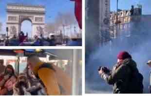 DIM, SUZE I <span style='color:red;'><b>PANCIR</b></span>: Građani PARIZA jurišaju na TRIJUMFALNU KAPIJU! (VIDEO)