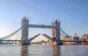 PANIKA U LONDONU! Zatvoreni mostovi, policija istražuje sumnjivi paket