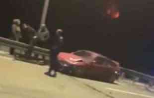 SMRSKANI AUTOMOBILI! Teška saobraćajna nesreća na <span style='color:red;'><b>Pupin</b></span>ovom mostu (VIDEO) 