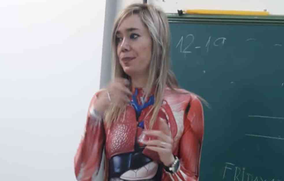 UČENICI ZANEMELI KAD SU VIDELI PROFESORICU: Njena metoda je urodila plodom, odmah su savladali gradivo (FOTO)
