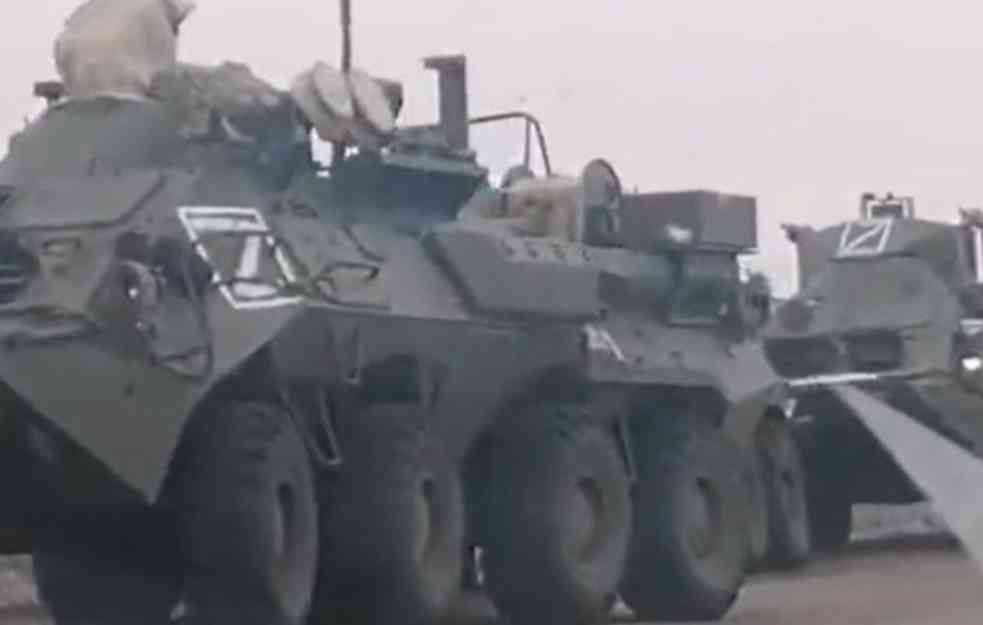 SVI NAGAĐAJU, NIKO NE ZNA ŠTA ZNAČE! Rusi stavljaju MISTERIOZNE OZNAKE na tenkove kod Ukrajine (FOTO+VIDEO)