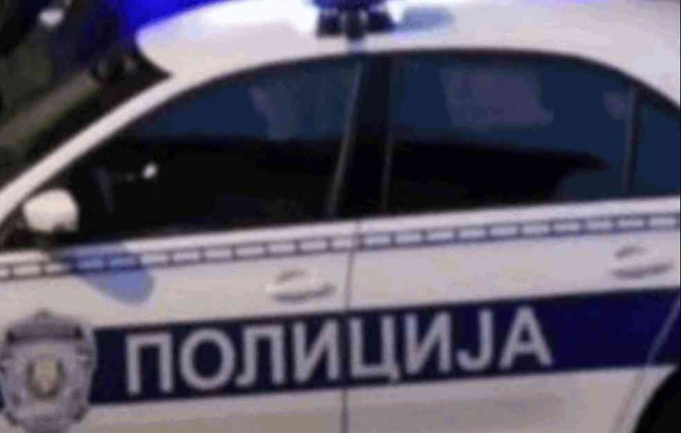 KARAMBOL U POTERI Maloletnik gazio na motoru, pa izlupao policijska vozila na Voždovcu