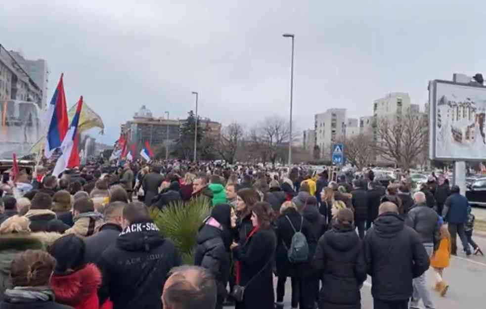 HILJADE VERNIKA NA LITIJI U PODGORICI! Predvodi mitropolit Joanikije sa sveštenstvom (VIDEO)