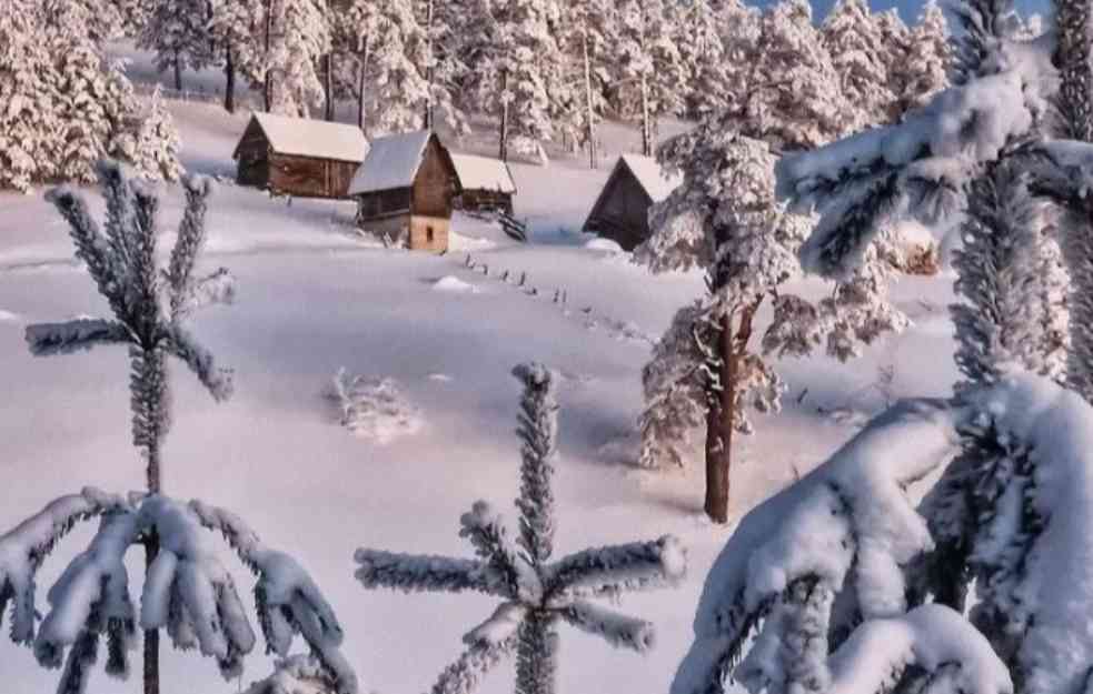 SRBIJA SE ZABELELA! Sneg podsetio na idilične slike zime (FOTO)