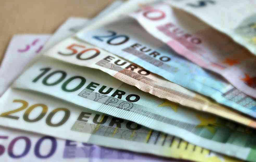 Srbija daje po 10.000 evra za otvaranje prodavnica, apoteka, zanatskih radnjica