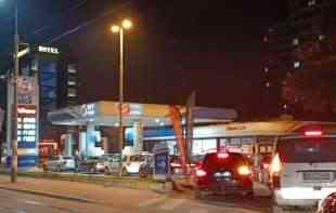 NESTAŠICA GORIVA U SRBIJI? Velike gužve na benzinskim stanicama, Vlada Srbije se hitno oglasila (FOTO)