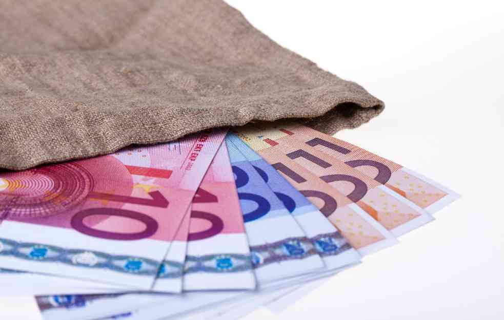 AKCIJE U CRVENOM: Dok nafta MRSI KONCE, EVRO PADA prema jakim valutama