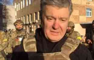 NE VERUJTE NIŠTA PUTINU, ON NIKAD NE ODRŽI REČ: Porošenko <span style='color:red;'><b>uzeo oružje</b></span>, pomaže u evakuaciji civila