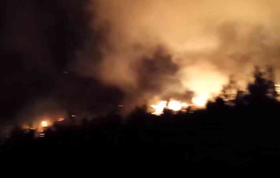 GORI ŠUMA Veliki požar kod Omiša, na terenu 82 vatrogasca, jak vetar otežava gašenje