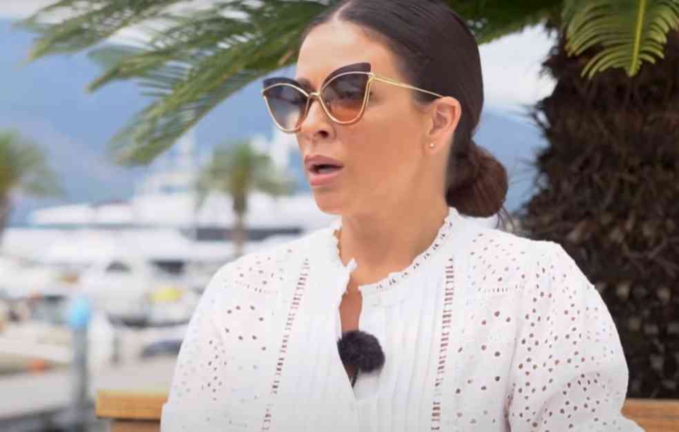 ESTRADNI ŠOU! ANA SEVIĆ sa sadašnjim partnerom STIGLA kod BIVŠEG MUŽA NA SVADBU: Ne skida osmeh sa lica