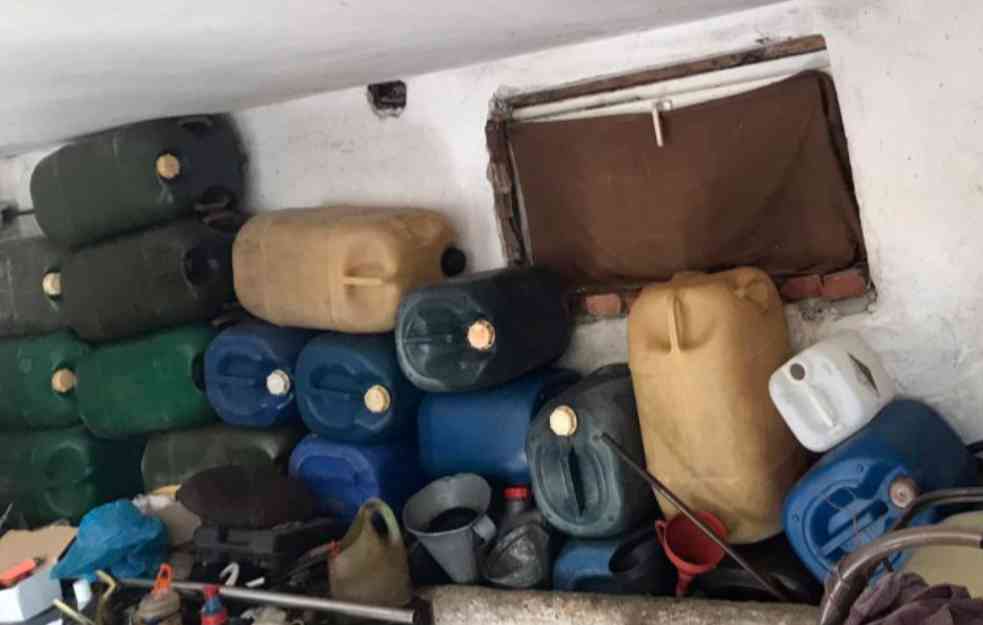 BUKTI ŠVERC GORIVA! Novoformirane jedinice MUP-a zaplenile velike količine benzina, evrodizela, pumpe za pretakanje (FOTO)