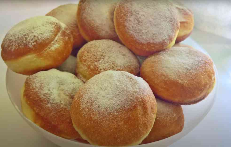 NAJBOLJI RECEPT ZA KROFNE: Baka objašnjava kako da vam svaki put krofne budu vazdušaste (RECEPT+VIDEO)