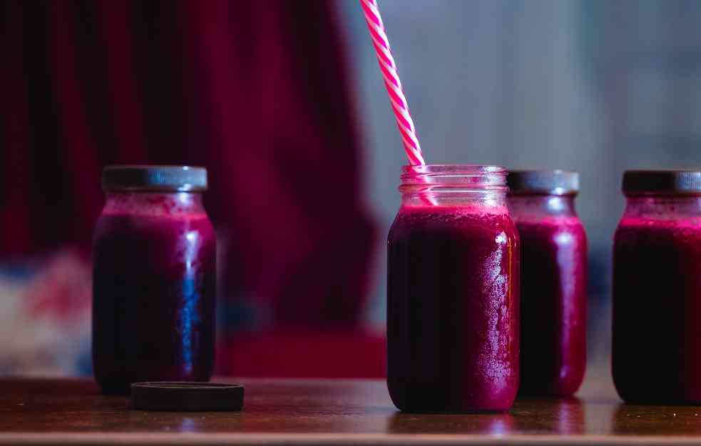 10 BENEFITA CRVENOG SOKA: Zašto nutricionisti obožavaju sok od cvekle?