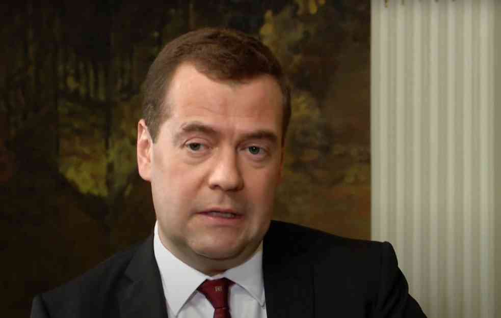 NEĆETE VI NAS PREVASPITAVATI: Medvedev optužio Zapad za RUSOFOBIJU i poslao JASNU PORUKU