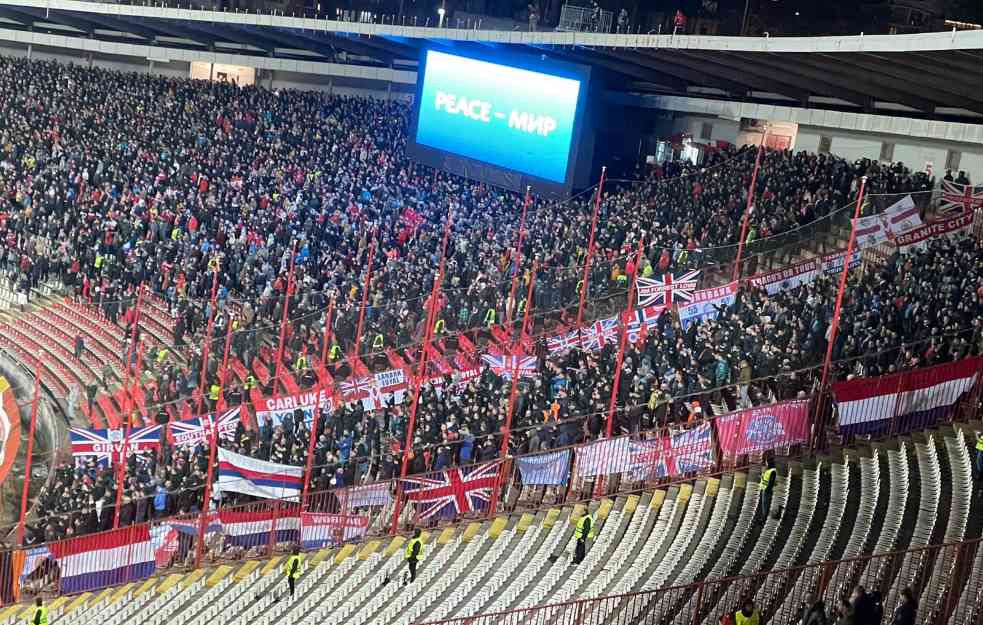 HAOS NA TRIBINAMA: Škoti lome stolice i gađaju navijače Zvezde (VIDEO)