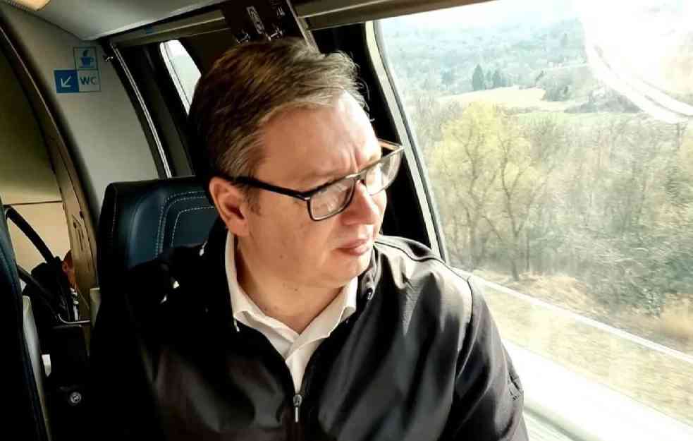 VUČIĆ OBEĆAO: Uskoro brzi vozovi i do Niša i Subotice (FOTO)