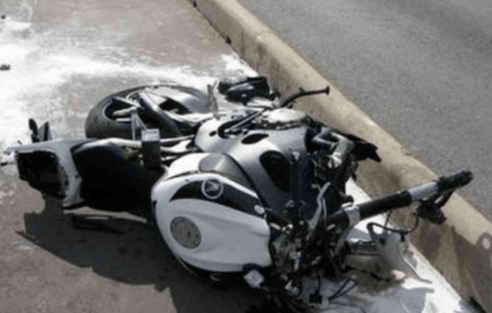 TEŠKA SAOBRAĆAJKA U BEOGRADU! Poginuo motociklista (41), kobna povreda glave