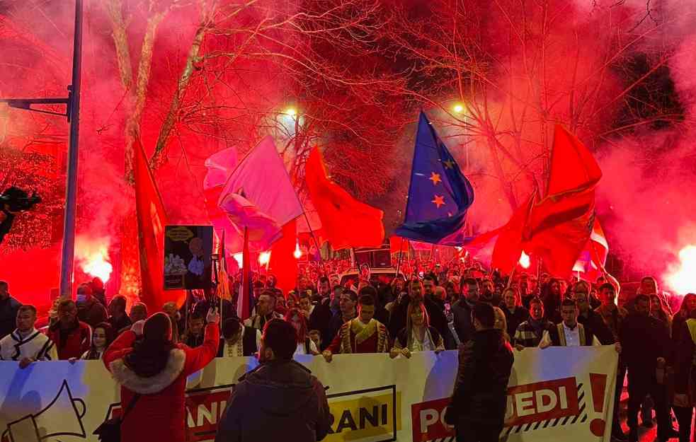 CRNA GORA PONOVO NA NOGAMA: Narod ustao protiv Dritana Abazovića, izborna volja je pregažena (FOTO)