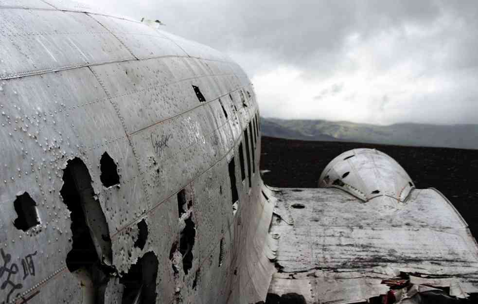 Mali avion pao na krov fabrike nameštaja u Kaliforniji: Dve žrtve i 18 povređenih