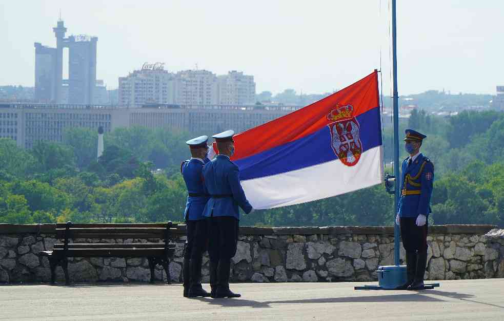 PRISUSTVUJU BROJNI ZVANIČNICI : Centralna manifestacija proslave Dana srpskog jedinstva u Nišu