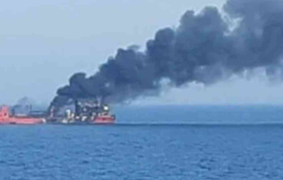 UNIŠTEN RUSKI BROD: Nad Berdjanskom gust dim, Ukrajinci gađaju po crnomorskoj floti