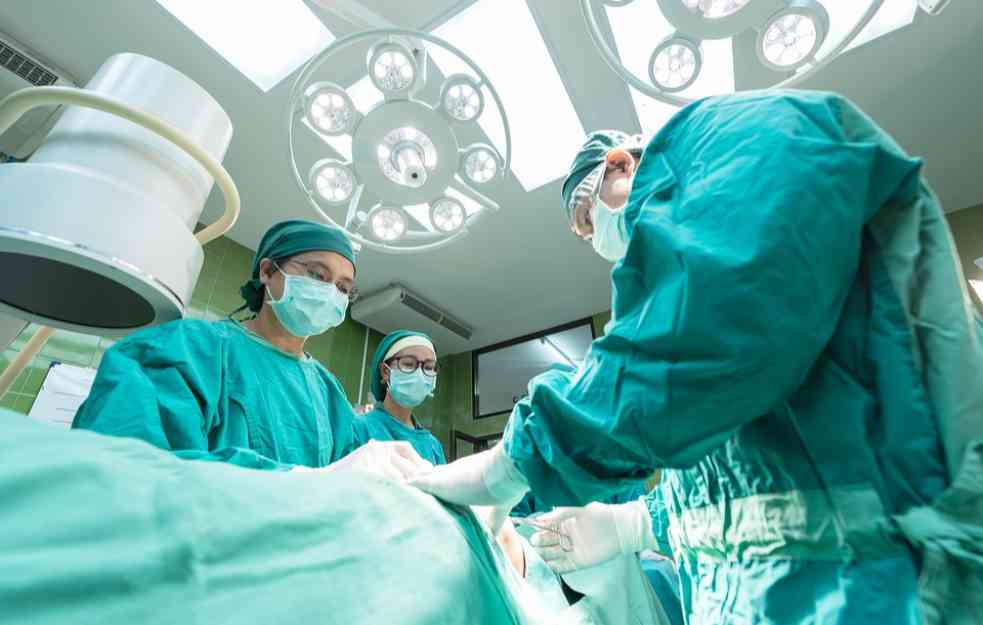 KONAČNO IZA REŠETAKA: Hirurg koji je tokom operacije izvadio pogrešan organ POSLE 8 GODINA odveden u zatvor