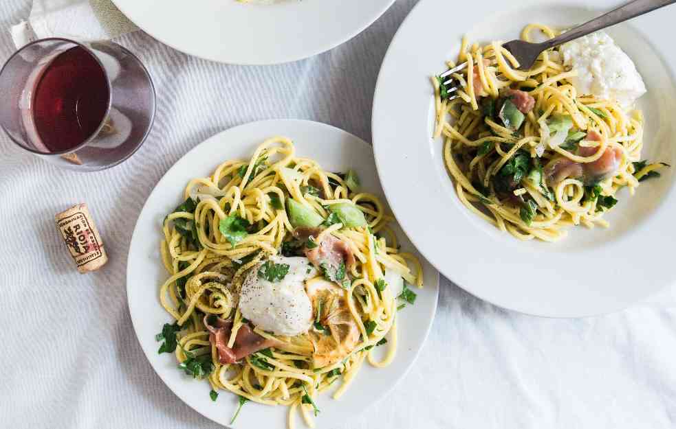 RUČAK NA BRZAKA: Špagete sa prazilukom i tri vrste sira (RECEPT)