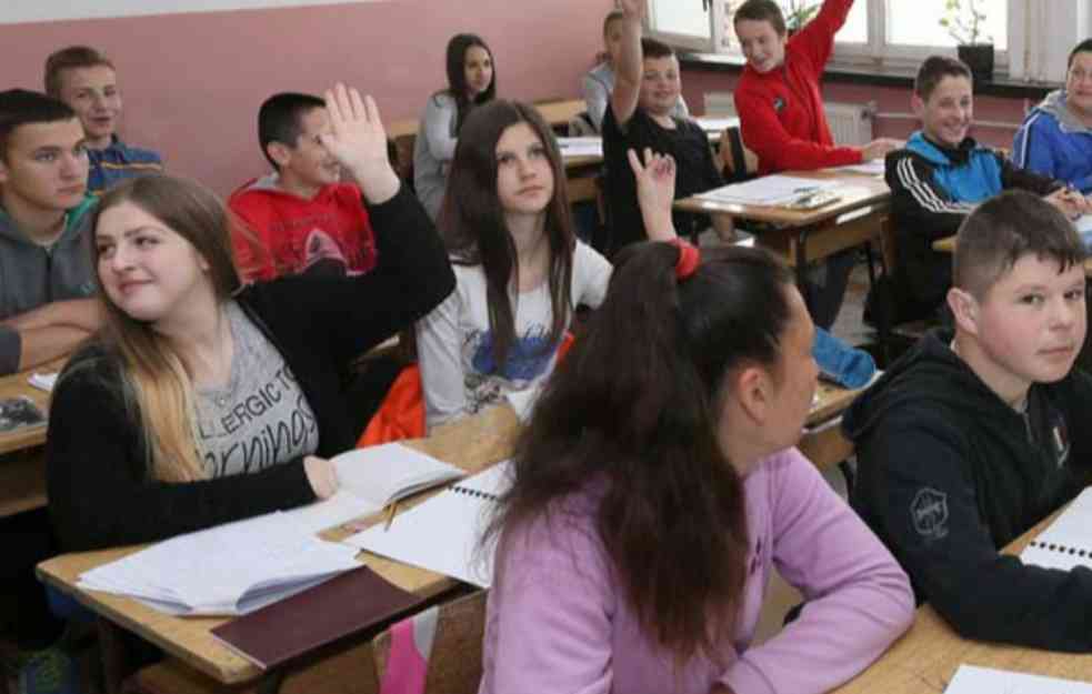 ZAVRŠENA PROBA MALE MATURE: Đacima ispit iz matematike bio lak, sutra ih čekaju srpski i kombinovani test
