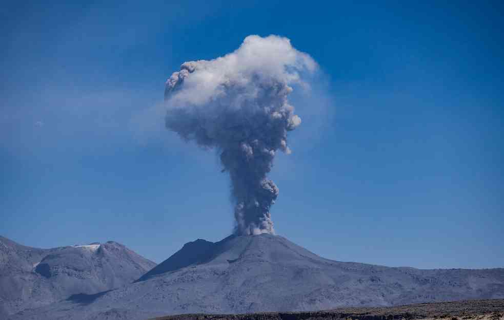 Strah od eksplozije: Moćni vulkan pred erupcijom (VIDEO)