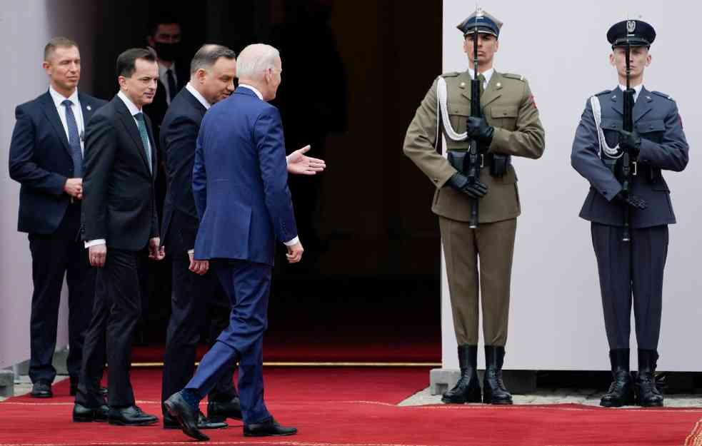 BAJDEN IZGUBIO KOMPAS! Pozvao na rušenje Putina, a sada sve NEGIRA (VIDEO)