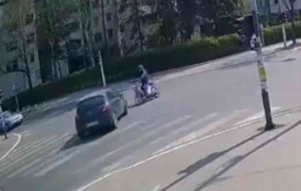 DRAMA NA BEŽANIJI: Udario motociklistu, pa pobegao sa lica mesta, uznemirujući snimak se širi društvenim mrežama (VIDEO)