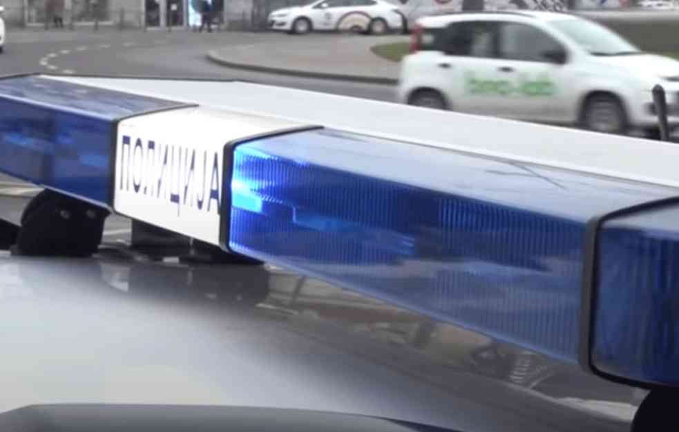 Saobraćajna nezgoda kod Gazele, na licu mesta četiri POLICIJSKE patrole: SLETEO S PUTA PA SE ZABIO U OGRADU