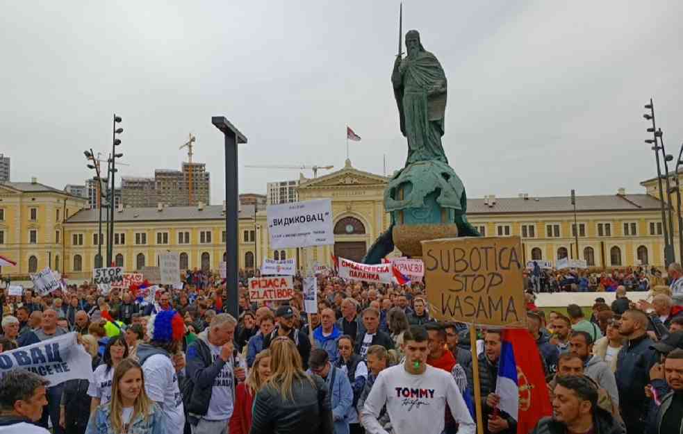 BUNA SA PIJACE Ustali prodavci pred Stefanom Nemanjom i imaju samo JEDAN ZAHTEV (FOTO)