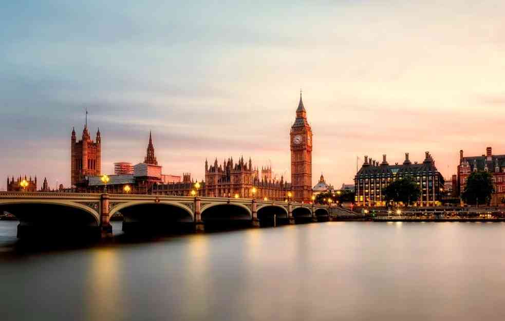 SRBI MOGU NA GLASANJE U LONDONU: Britanci izdali vizu predsedniku biračkog odbora
