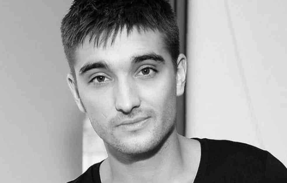 UMRO MLADI PEVAČ! Izgubio bitku sa opakom bolešću, imao je samo 33 godine (FOTO)