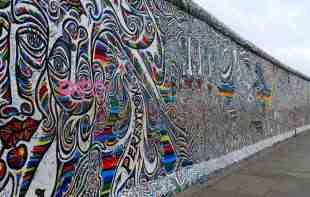 OSKAROVSKA ŠAMARČINA ODJEKNULA DO BERLINA! Skandal Vila Smita <span style='color:red;'><b>ukrasi</b></span>o čuveni zid (FOTO)
