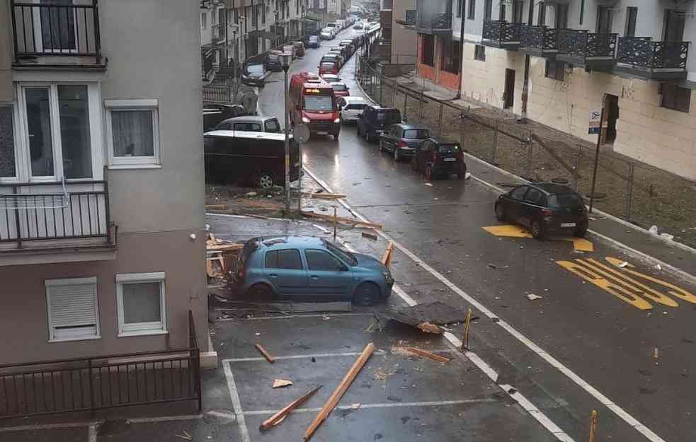 NEVREME PARALISALO BEOGRAD: Oluja napravila haos u prestonici, pogledajte trenutak kada vetar ODNOSI KROV ZGRADE (VIDEO+FOTO)